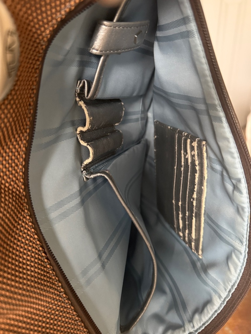 TUMI Executive Travel Commuter Bag w/original removable TUMI accessory pouch - Picture 11 of 16